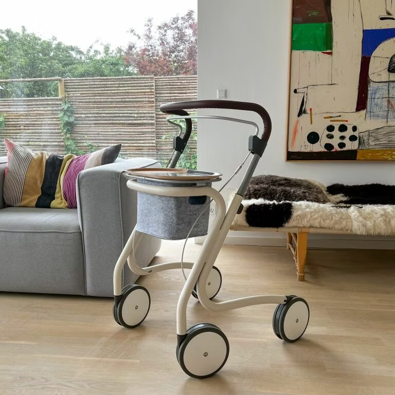 byAcre Le Scandinavian Butler avec plateau et panier blanc